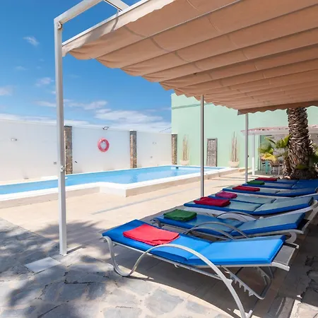 Amazing Canarian To Rent 아데제