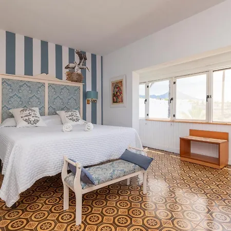Amazing Canarian To Rent 아데제